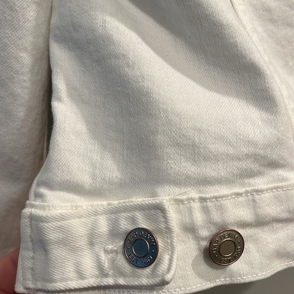 GAP.  Women’s white icon Jean jacket.  Size small.  Denim. - Picture 9 of 14